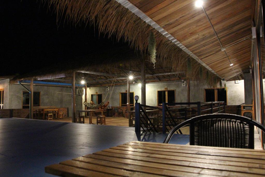 The Noi Guest House & Restaurant Ко Липе Екстериор снимка