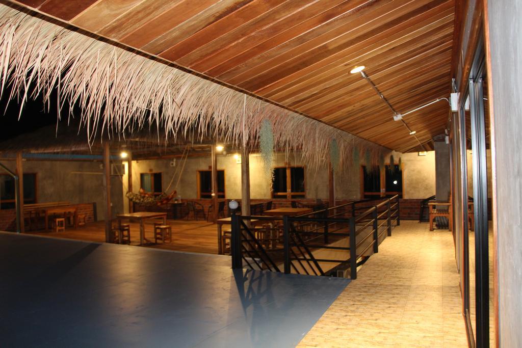 The Noi Guest House & Restaurant Ко Липе Екстериор снимка