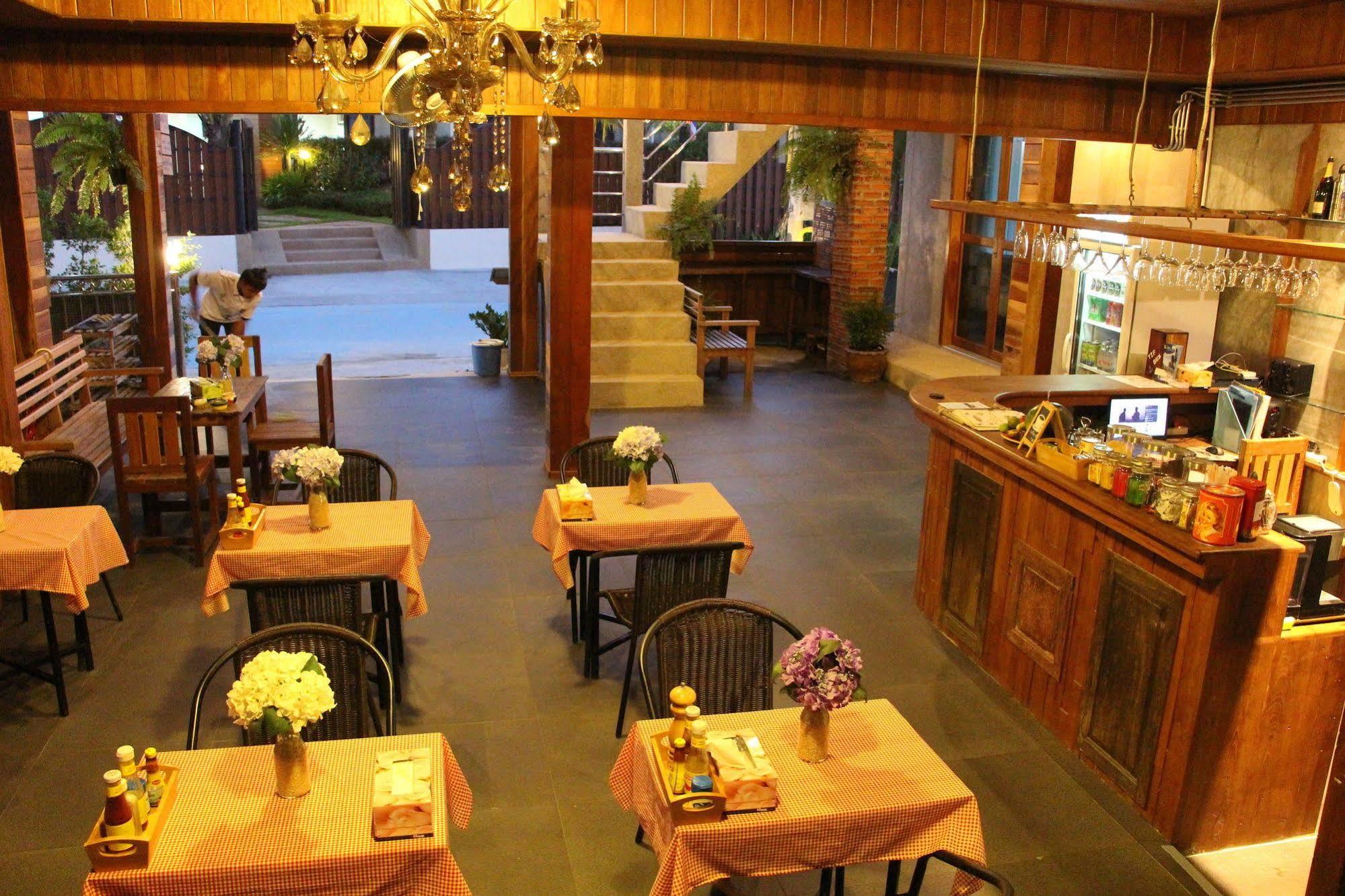 The Noi Guest House & Restaurant Ко Липе Екстериор снимка